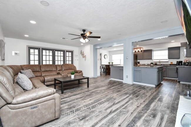 Photo - 15711 Creekhaven Dr House