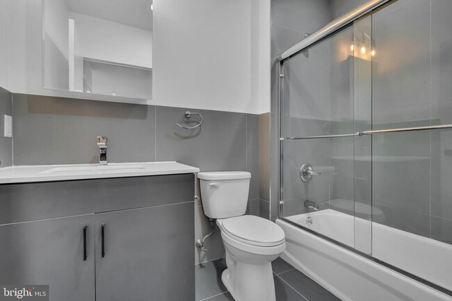 Photo - 330 Cecil B. Moore Ave Unidad 107