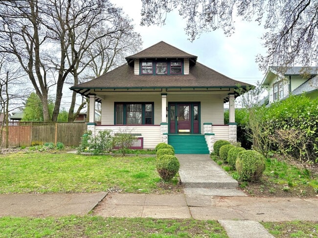 Building Photo - Historic and Spacious Humboldt Neighborhood Home w/ Covered Front/Back Patio and Huge Basement