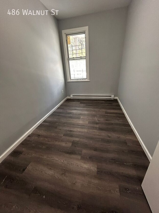 Photo - 486 Walnut St