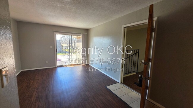Photo - 3907 N Rockwell Ave Unit 221