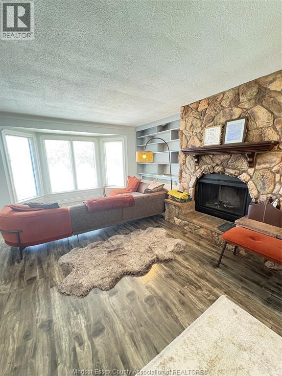 Photo - 2437 Riverside Dr W