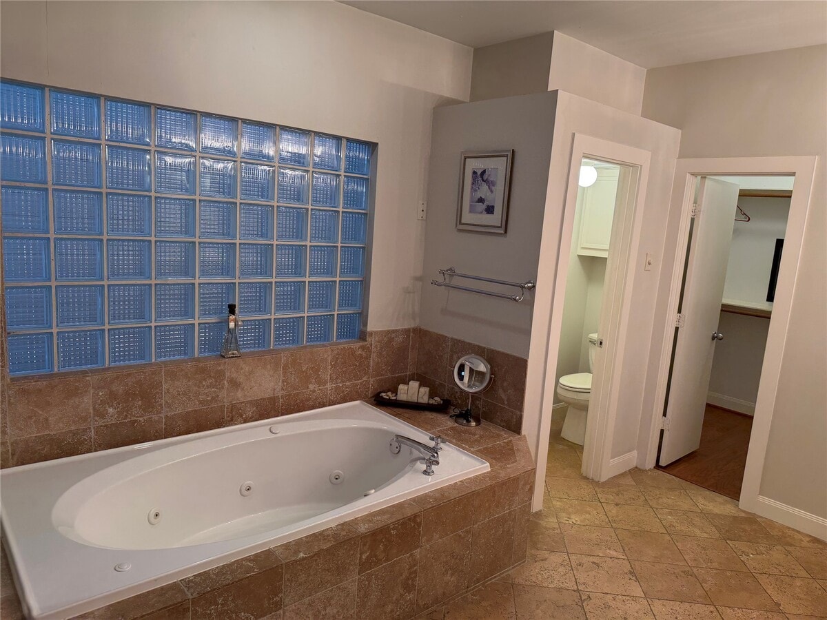 Photo - 9833 Marlink