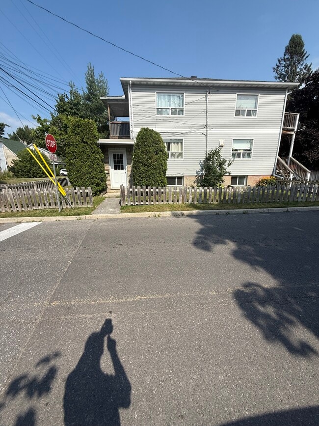 Side of Bldg. Private Entry - 325 Lacasse Av Unit 325 Lacasse