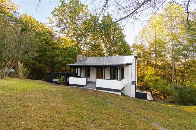 Photo - 250 Nottingham Wy