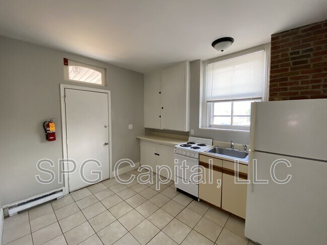 Photo - 11 W King St