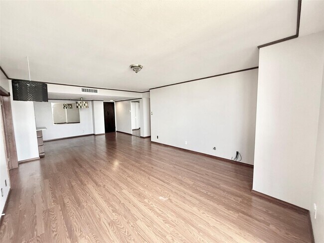 Photo - 2016 Main St Unit 1904