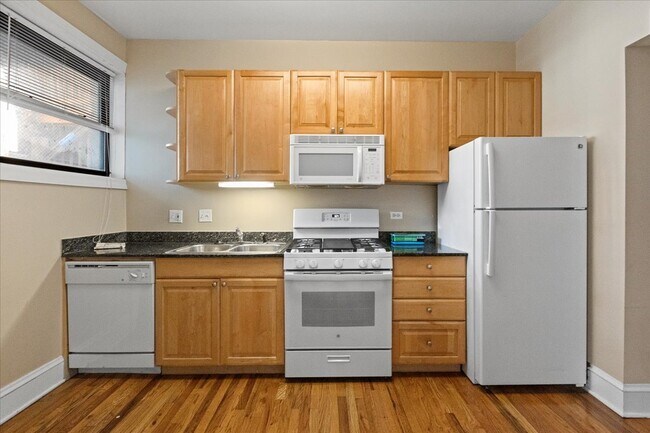 Building Photo - 3706 N Sheffield Ave Rental