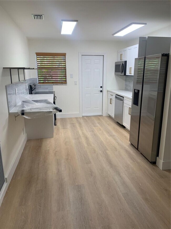 Photo - GREAT 2/1 UNIT AVAILABLE FOR IMMEDIATE MOVE-IN!!