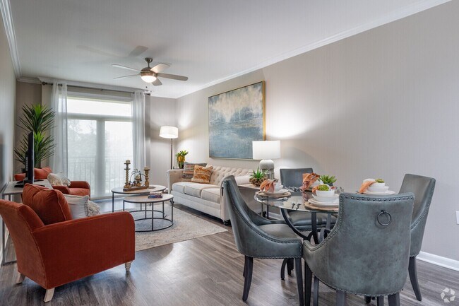 Photo - Designer Finishes. Resort-Style Amenities. Unidad BTC1