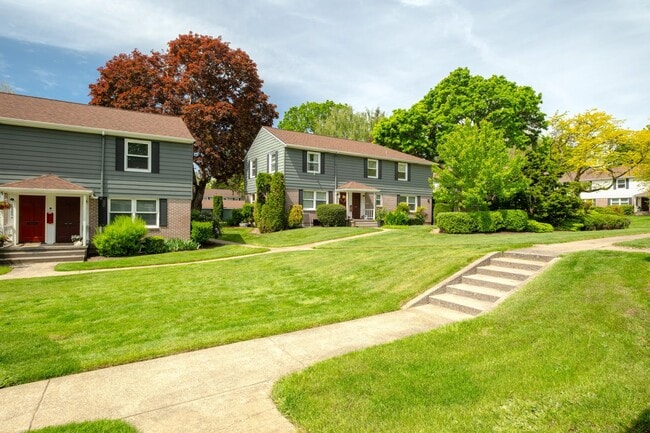 Building Photo - Updated Mid Century Townhouse in Cedar Hills with Modern Amenities! Unit 085