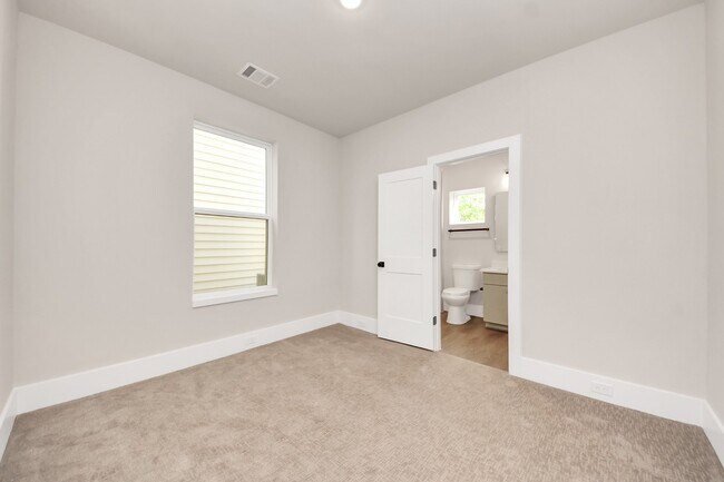 Photo - 783 Mansfield St