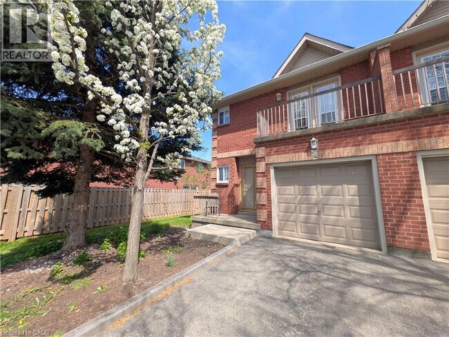 Photo - 34 Dynasty Ave