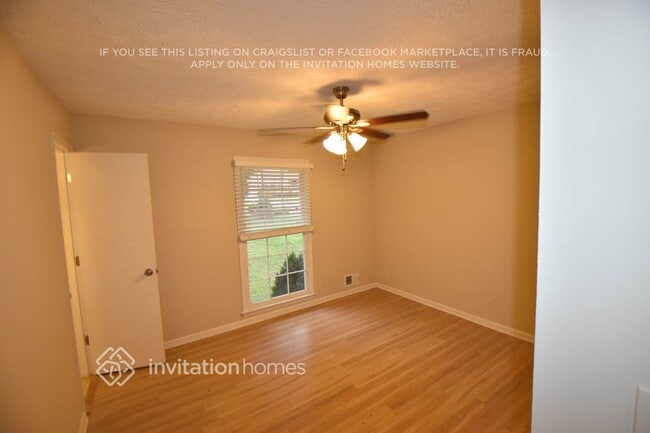 Photo - 465 Sheringham Ct