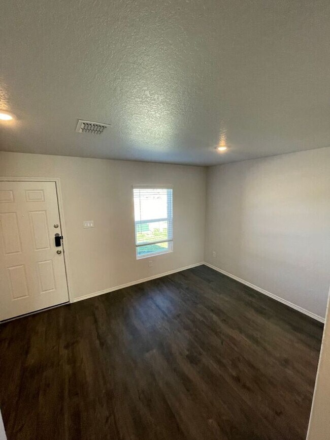 *KICK OFF SPECIAL* NEW Three Bedroom Two... House House Rental in