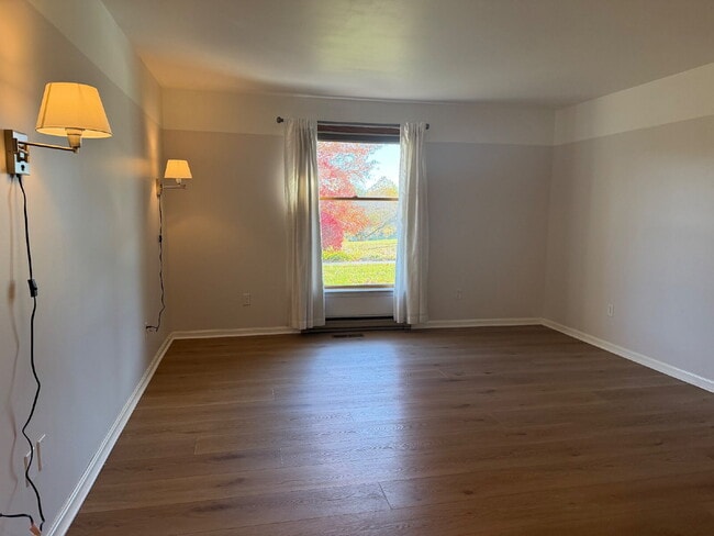 Photo - 5b 2.5ba Glorious Home for Rent in Frederick County!