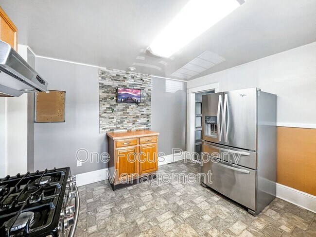 Photo - 716 7th Ave