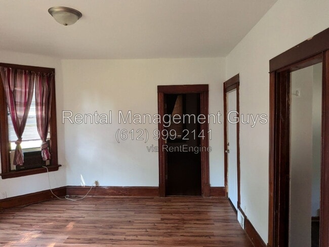 Building Photo - 584 Magnolia Ave E Unit 1