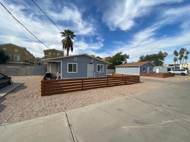 2425 W Turney Ave
