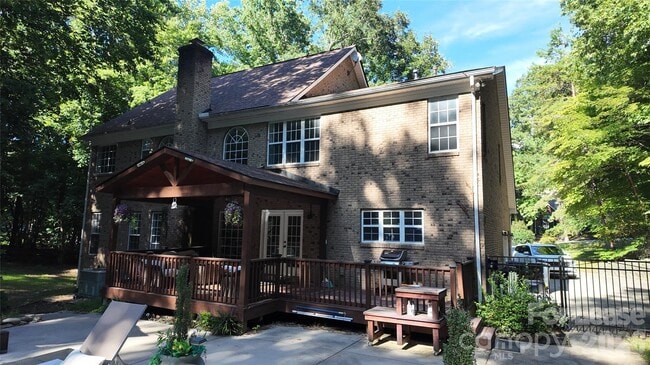 Photo - 410 Farm Branch Dr