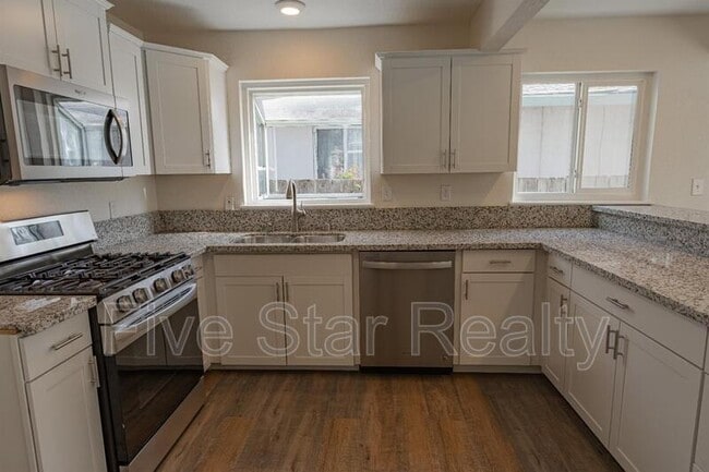 Photo - 1734 Harris St