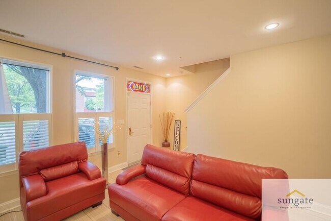 Photo - 104 N Dallas St