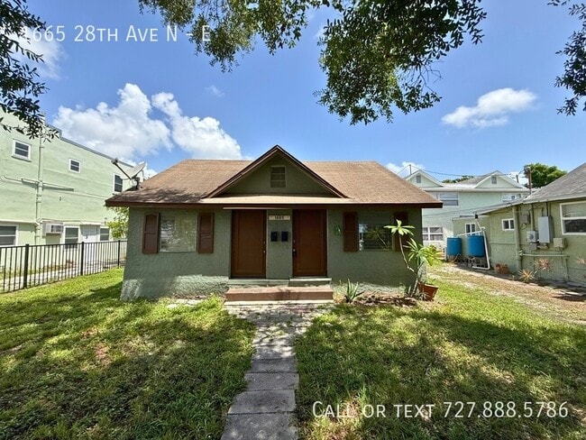 Building Photo - 1665 28th Ave N Unit E Rental