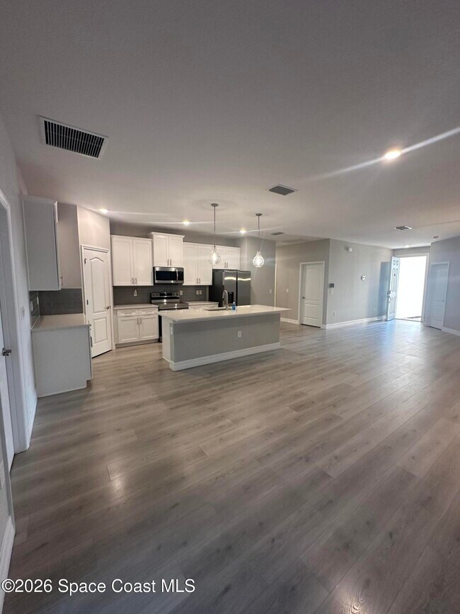 Photo - 893 Altura Ave SE