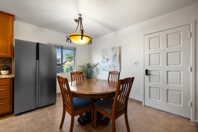 Photo - 334 W Horseshoe Ave