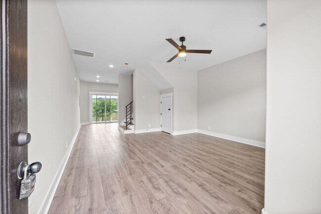 Photo - Hickory Grove Blvd - 111