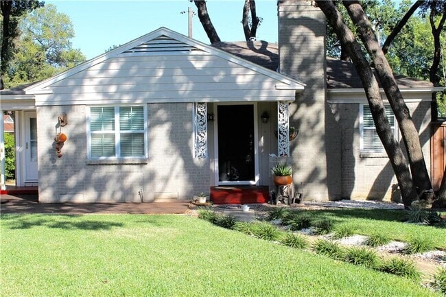 Building Photo - 610 Cliffdale Ave Rental