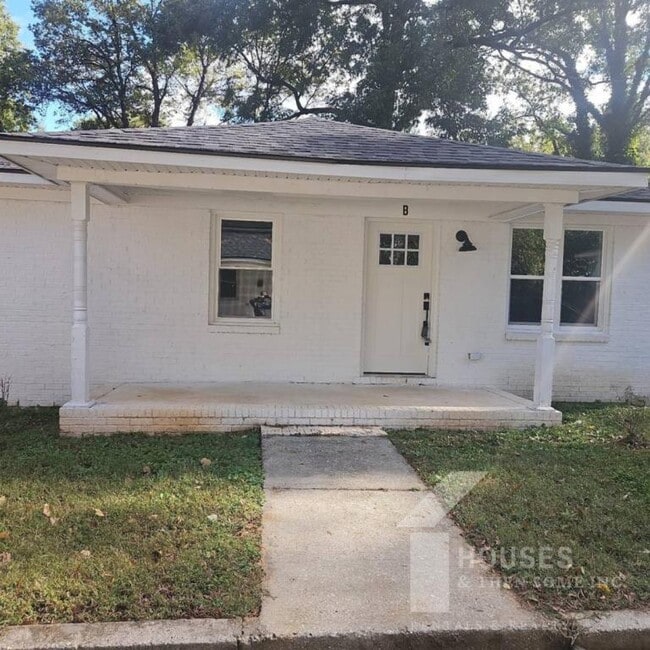 Building Photo - 511 Hampton Ave