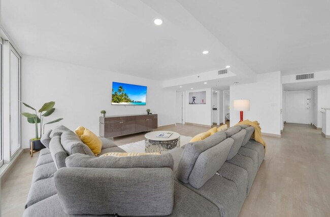 Photo - 1717 N Bayshore Dr Unit SI ID1437605P