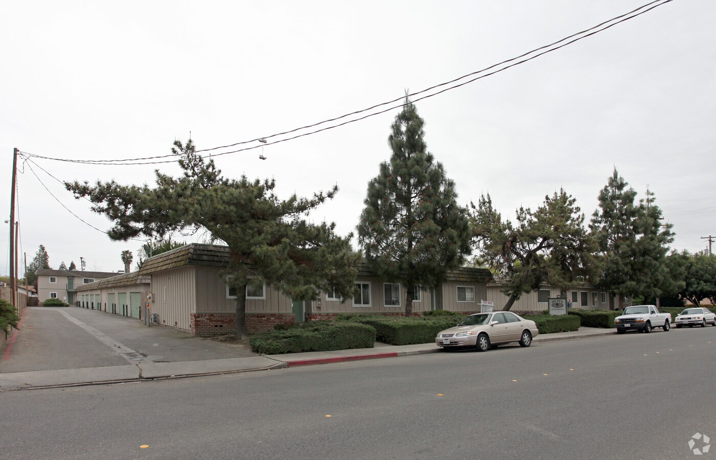 1080 N Olive Ave - 1080 N Olive Ave Apartments
