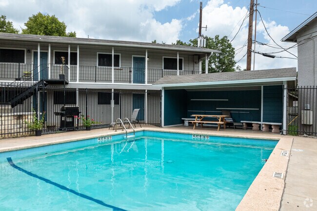 Piscina - Dryfield Studios Apartments