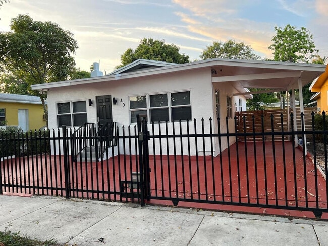 Building Photo - 45 NE 50th St