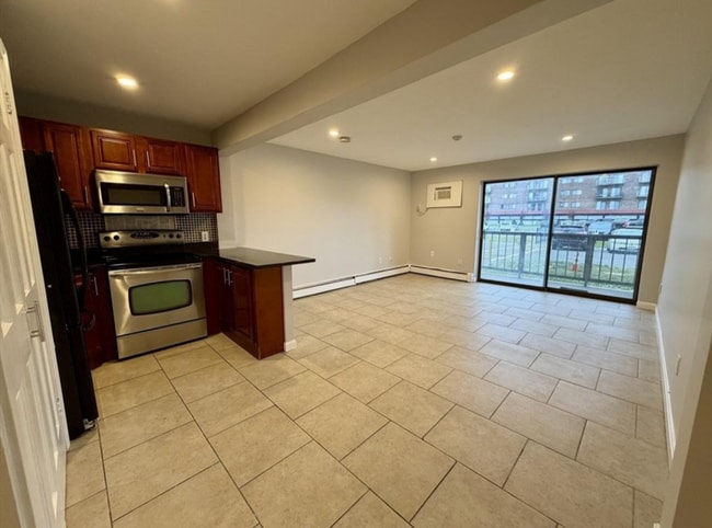 Building Photo - Beautiful Studio condo, ground floor, community pool Unit 12