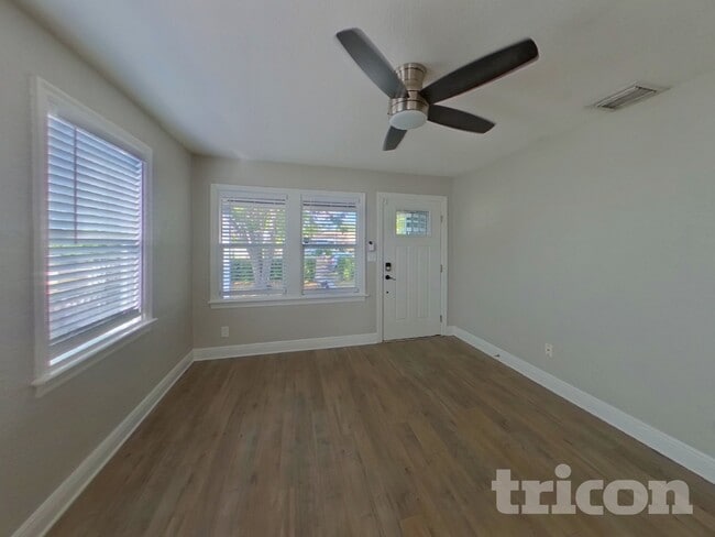 Photo - 2462 6th Ave N