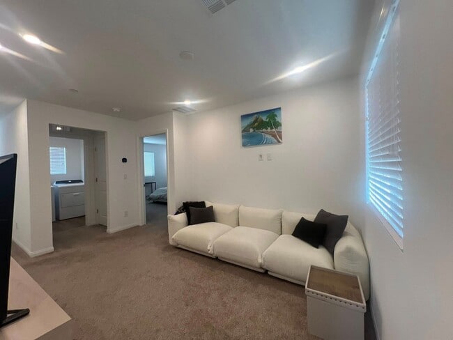 Photo - 854 Benning St