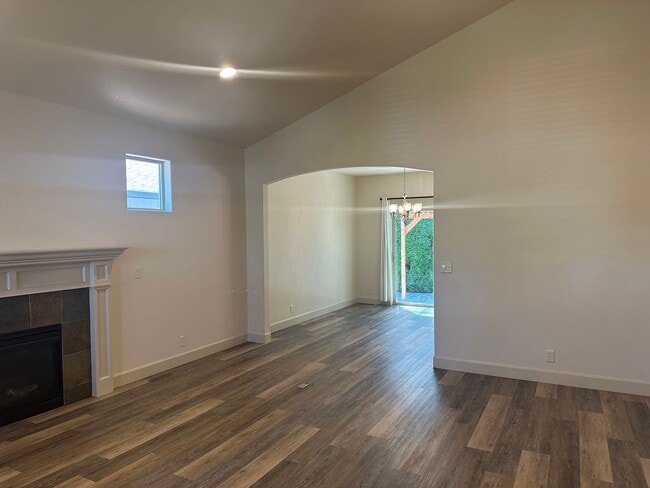 167 SW Quince St