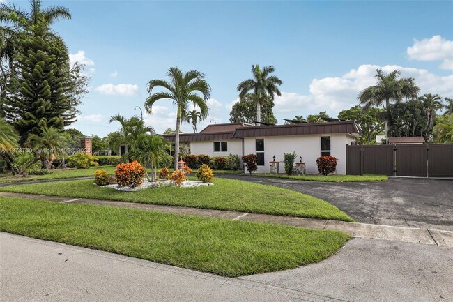 Photo - 20 W Tropical Way