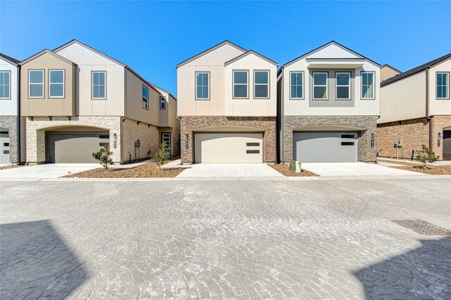 Building Photo - 2920 El Fenice Ln