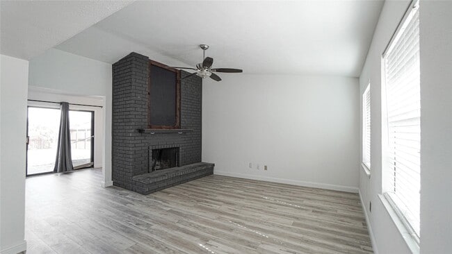 Photo - 2115 Chatsworth Rd