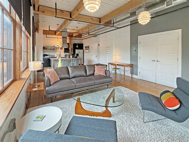 Building Photo - 270 S Goodman St Rental