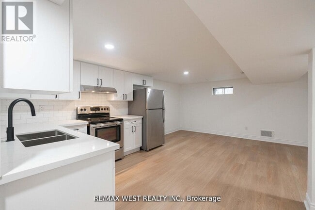 Photo - 75 Wright Crescent