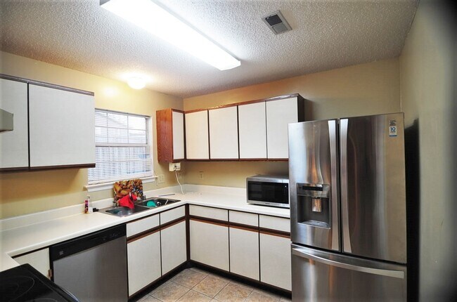 Photo - 220 Knox Creek Trail NW