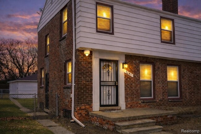 Photo - 7241 Outer Dr W