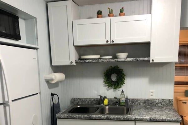 Photo - 407 E 13th St