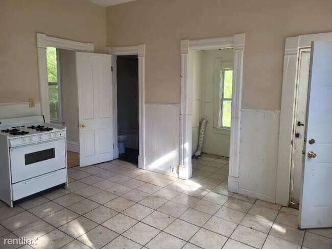 Photo - 1515 N Broadway St