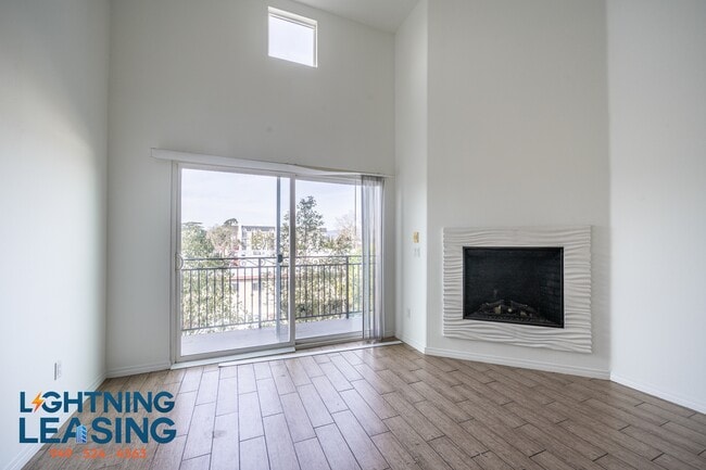 Building Photo - 11922 Kling St Unit 104D Rental